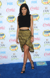 Kendall & Kylie Jenner - At the FOX's 2014 Teen Choice Awards, August 10, 2014 - 115xHQ 0t3urgVB