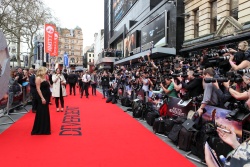 Shailene Woodley, Kate Winslet, Theo James - на премьере фильма 'Divergent' at Odeon Leicester Square, Лондон, 30 марта 2014 (918xHQ) 1KGXfeDV
