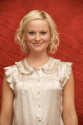 Amy Poehler - Baby Mama press conference portraits by Vera Anderson (April 14, 2008) - 10xHQ 2luWnpHw