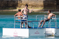 Mark Wahlberg - and his family seen enjoying a holiday in Barbados (December 26, 2014) - 165xHQ 2qo7sVf6