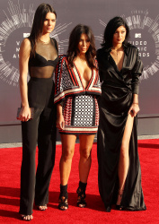 Kendall & Kylie Jenner - 2014 MTV Video Music Awards held at The Forum in Inglewood, California - August 24, 2014 - 117xHQ 3dg1jH80