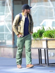 Jonah Hill - Jake Gyllenhaal & Jonah Hill & America Ferrera - Out And About In NYC 2013.04.30 - 37xHQ 3uJN7K0w