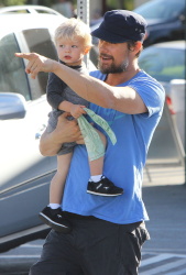 Josh Duhamel - took his son Axl for a bike ride in Santa Monica - March 7, 2015 - 32xHQ 4Y26cloQ