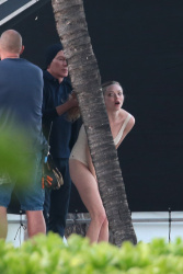 Amanda Seyfried - On the set of a photoshoot in Miami - February 14, 2015 (111xHQ) 5AJ7nkGm