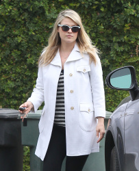 Ali Larter - Leaving The Walther School in West Hollywood - February 20, 2015 (25xHQ) 5oF6Xm9P