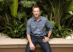 Aaron Eckhart - "The Rum Diary" press conference portraits by Armando Gallo (Hollywood, October 13, 2011) - 18xHQ 6MxOyVHn