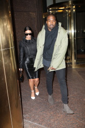 Kim Kardashian and Kanye West - Out and about in New York City, 8 января 2015 (54xHQ) 7ienQq1c