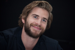 Liam Hemsworth - The Hunger Games: Mockingjay. Part 1 press conference portraits by Herve Tropea (London, November 10, 2014) - 10xHQ 8cFLKz5c