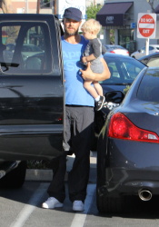 Josh Duhamel - took his son Axl for a bike ride in Santa Monica - March 7, 2015 - 32xHQ 8egoQfyQ