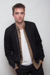 Robert Pattinson - The Rover press conference portraits by Herve Tropea (Los Angeles, June 12, 2014) - 11xHQ 8fNRfTHj