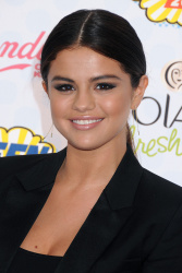 Selena Gomez - At the FOX's 2014 Teen Choice Awards, August 10, 2014 - 393xHQ 8gdEFeY8