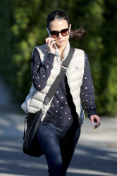 Jordana Brewster - Out and about in Brentwood, 3 января 2015 (10xHQ) 8nbe5veu