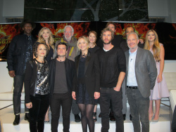Jennifer Lawrence, Liam Hemsworth, Josh Hutcherson - 'The Hunger Games: Mockingjay - Part 1' Press Conference at Park Hyatt Hotel, Нью-Йорк, 15 ноября 2014 (27xHQ) 98LsrBMz