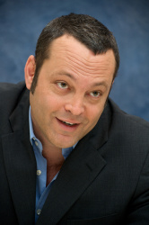 Vince Vaughn - Couples Retreat press conference portraits by Vera Anderson (Los Angeles, September 23, 2009) - 4xHQ 9CVayPLk