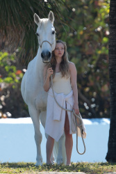 Amanda Seyfried - On the set of a photoshoot in Miami - February 14, 2015 (111xHQ) 9bRzlS4B