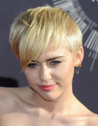 Miley Cyrus - 2014 MTV Video Music Awards in Los Angeles, August 24, 2014 - 350xHQ 9kZuMV2S