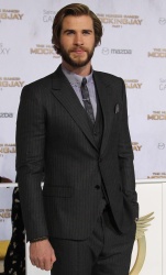 Liam Hemsworth, Jennifer Lawrence, Josh Hutcherson - 'The Hunger Games: Mockingjay - Part 1'Los Angeles Premiere at Nokia Theatre L.A. Live, Лос-Анджелес, 17 ноября 2014 (119xHQ) 9qEkaCoC