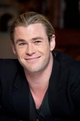 Chris Hemsworth - Snow White And The Huntsman press conference portraits by Vera Anderson (West Suffex, May 13, 2012) - 10xHQ AYLUAf8w