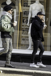 Adam Lambert - out and about with Sauli Koskinen in Amsterdam (2015.01.31) - 10xHQ Aszd6VkH