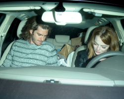 Andrew Garfield & Emma Stone - Leaving an Arcade Fire concert in Los Angeles - May 27, 2015 - 108xHQ AxD7kAyV