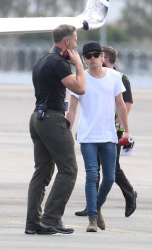 Harry Styles, Niall Horan and Liam Payne - Arriving in Brisbane, Australia - February 11, 2015 - 17xHQ BGEO9342