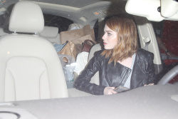 Andrew Garfield & Emma Stone - Leaving an Arcade Fire concert in Los Angeles - May 27, 2015 - 108xHQ BvyYh1zw