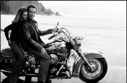Arnold Schwarzenegger - Annie Leibovitz Photoshoot - 2xHQ CK61TYkS