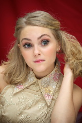 AnnaSophia Robb - The Carrie Diaries press conference portraits by Vera Anderson (New York, February 8, 2013) - 13xHQ CyBEoxX5