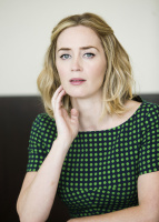 Эмили Блант (Emily Blunt) Press Conference for The Girl On the Train at the Mandarin Oriental Hotel, 25.09.2016 (26xHQ) D2rssQpP