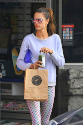 Alessandra Ambrosio - Out and about in Brentwood, 12 января 2015 (25xHQ) D4btIOwF
