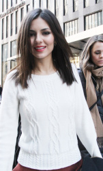 Victoria Justice - Arriving at the NBC Studios in New York City, 16 января 2015 (16xHQ) FoUWF9Ic