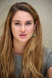 Shailene Woodley - The Spectacular Now press conference portraits by Vera Anderson (Beverly Hills, July 29, 2013) - 13xHQ G3h6QGMl