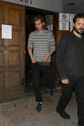 Andrew Garfield - Andrew Garfield & Emma Stone - Leaving an Arcade Fire concert in Los Angeles - May 27, 2015 - 108xHQ GWqqU3BE