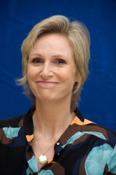 Jane Lynch - Glee press conference portraits by Vera Anderson (Beverly Hills, October 5, 2011) - 5xHQ GgUxMLS7