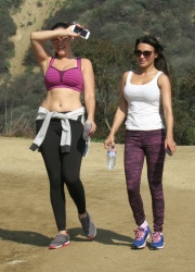 Kelly Brook - out for a hike in West Hollywood, 31 января 2015 (6xHQ) Gv8bssYZ