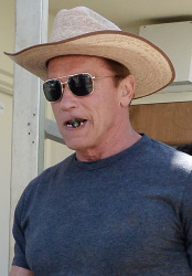 Arnold Schwarzenegger - seen out in Los Angeles - April 18, 2015 - 72xHQ HOhCpLjx