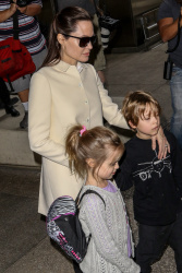 Angelina Jolie - LAX Airport - February 11, 2015 (185xHQ) HhSzQkvL
