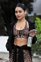 Vanessa Hudgens - Out in Los Angeles, 5 января 2015 (18xHQ) ICiCy479
