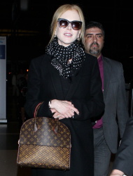Nicole Kidman - Arriving at LAX airport in Los Angeles (2015.02.04.) (14xHQ) IY1l6ULZ