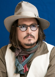 Johnny Depp - "The Tourist" press conference portraits by Armando Gallo (New York, December 6, 2010) - 31xHQ J4sSwREu