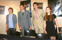 Oliver Phelses, Bonnie Wright, James Phelses, Tom Felton - attend 'Harry Potter and the Half-Blood Prince' Paris Train Launch at Gare du Nord on June 8, 2009 in Paris, France - 81xHQ J5uaqNjP