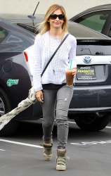 Sarah Michelle Gellar - out and about in Los Angeles, 22 мая 2014 (17xHQ) KLmT5cPw