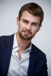Theo James - Theo James - Insurgent press conference portraits by Magnus Sundholm (Beverly Hills, March 6, 2015) - 14xHQ L2P305Rw