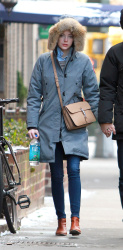 Emma Stone - Out and about in NYC, 7 января 2015 (14xHQ) LNamxzjH