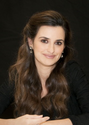 Penelope Cruz - "Pirates of the Caribbean: On Stranger Tides" press conference portraits by Armando Gallo (Los Angeles, May 4, 2011) - 16xHQ LpXE4W8G