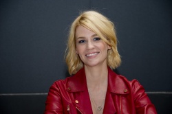 January Jones - Mad Men press conference portraits by Magnus Sundholm (Los Angeles, March 4, 2013) - 7xHQ MHEB49tr