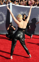 Miley Cyrus - 2014 MTV Video Music Awards in Los Angeles, August 24, 2014 - 350xHQ MOZ18BAW