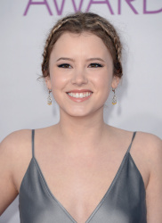 Taylor Spreitler arrives at the 39th Annual People's Choice Awards at Nokia Theatre L.A. Live on January 9, 2013 in Los Angeles, California - 24xHQ MWqOWHB3