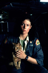 Ian Holm, Sigourney Weaver - постеры и промо стиль к фильму "Alien (Чужой)", 1979 (70хHQ) MfxHWYb1