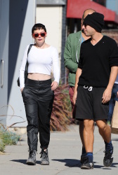 Rose McGowan - Out and about in LA, 17 января 2015 (30xHQ) MhfEBjHl